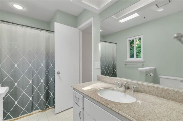 121 Gardenville DR, Yorktown, VA 23693