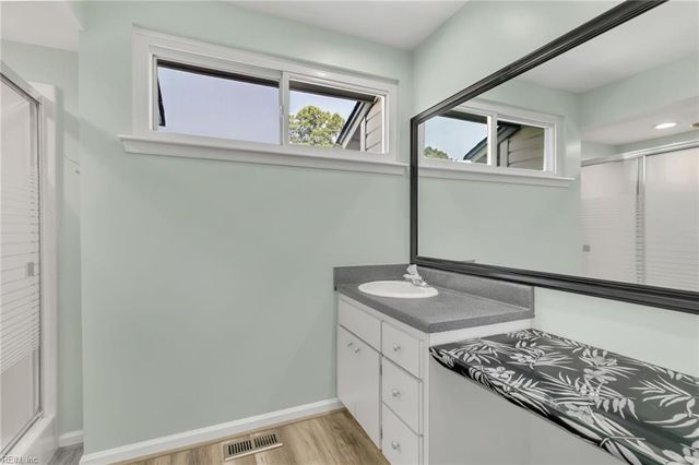121 Gardenville DR, Yorktown, VA 23693