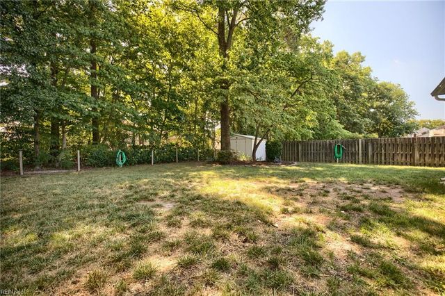 121 Gardenville DR, Yorktown, VA 23693