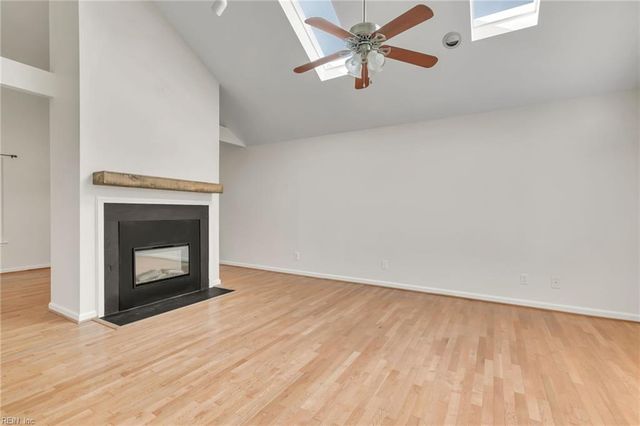 121 Gardenville DR, Yorktown, VA 23693