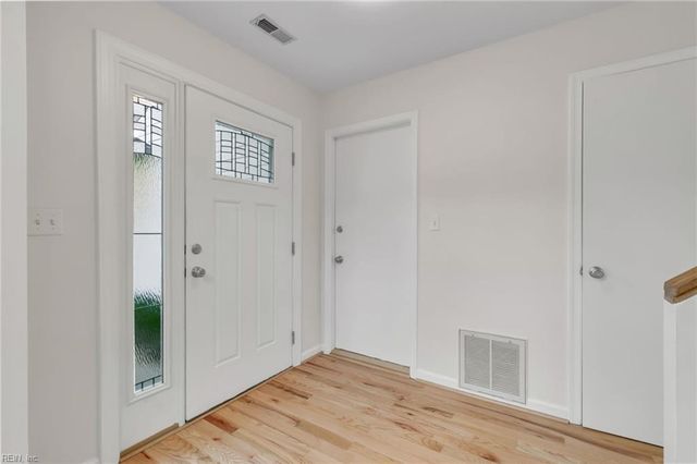 121 Gardenville DR, Yorktown, VA 23693