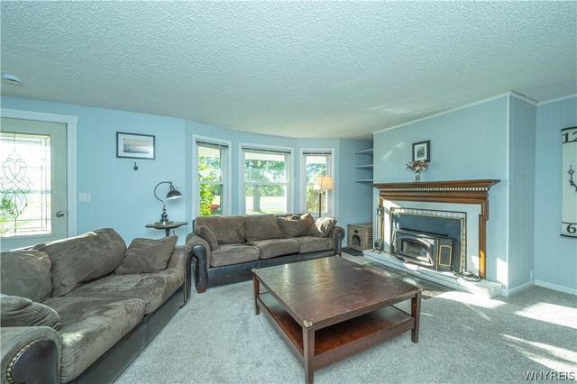 6463 Ward Rd, Wheatfield, NY 14132