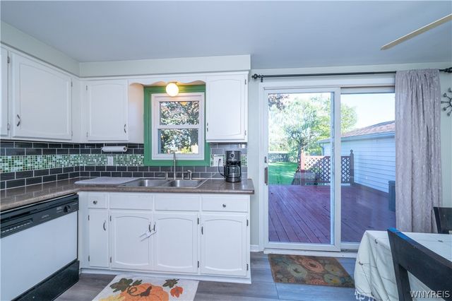 6463 Ward Rd, Wheatfield, NY 14132