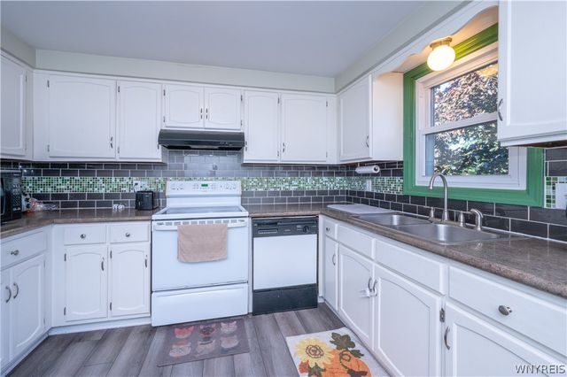 6463 Ward Rd, Wheatfield, NY 14132