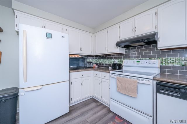 6463 Ward Rd, Wheatfield, NY 14132