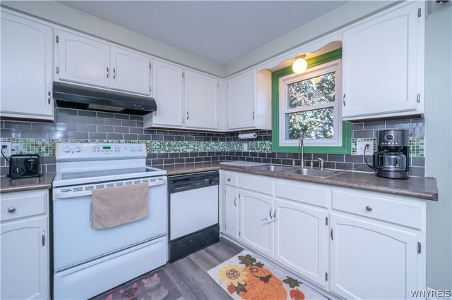 6463 Ward Rd, Wheatfield, NY 14132