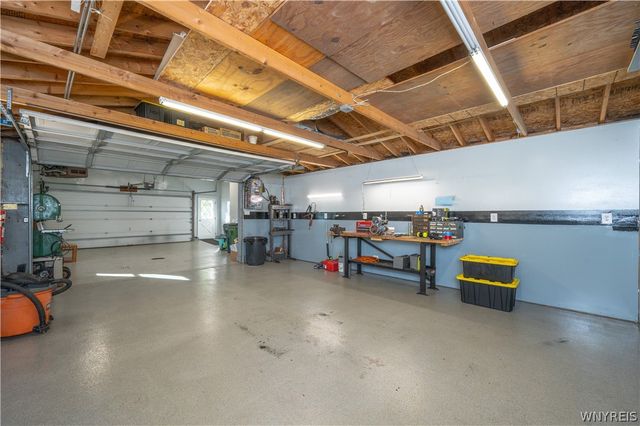 6463 Ward Rd, Wheatfield, NY 14132