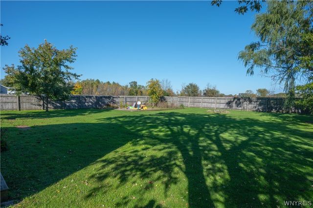 6463 Ward Rd, Wheatfield, NY 14132