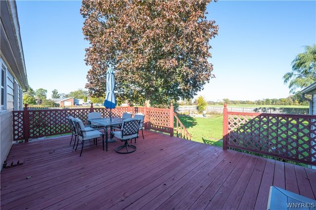 6463 Ward Rd, Wheatfield, NY 14132