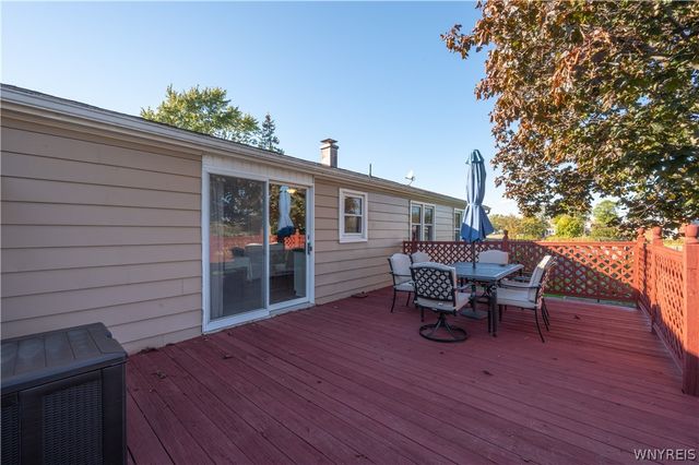 6463 Ward Rd, Wheatfield, NY 14132