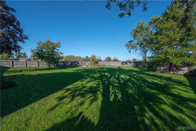 6463 Ward Rd, Wheatfield, NY 14132