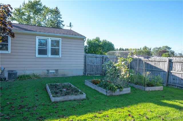 6463 Ward Rd, Wheatfield, NY 14132