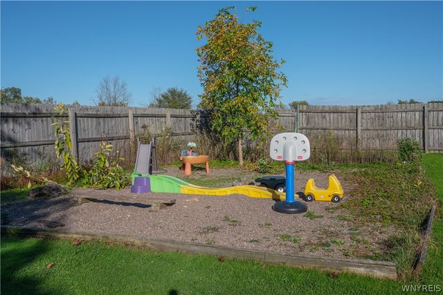 6463 Ward Rd, Wheatfield, NY 14132