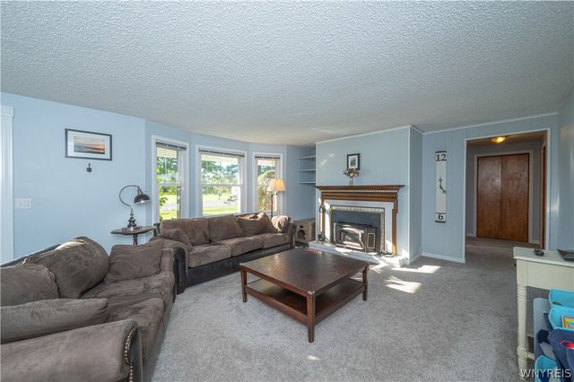 6463 Ward Rd, Wheatfield, NY 14132