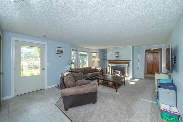 6463 Ward Rd, Wheatfield, NY 14132