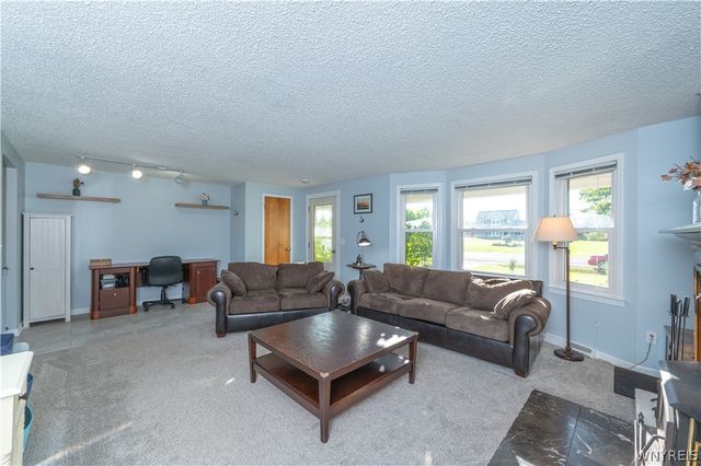 6463 Ward Rd, Wheatfield, NY 14132