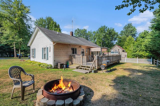 8663 Little Paw Paw Avenue, Watervliet, MI 49098