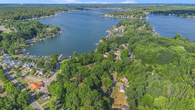 8663 Little Paw Paw Avenue, Watervliet, MI 49098