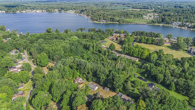 8663 Little Paw Paw Avenue, Watervliet, MI 49098