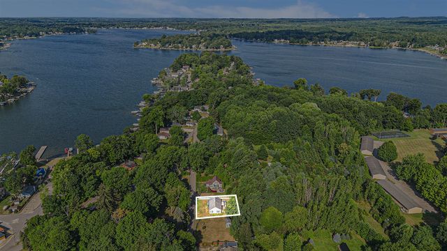 8663 Little Paw Paw Avenue, Watervliet, MI 49098