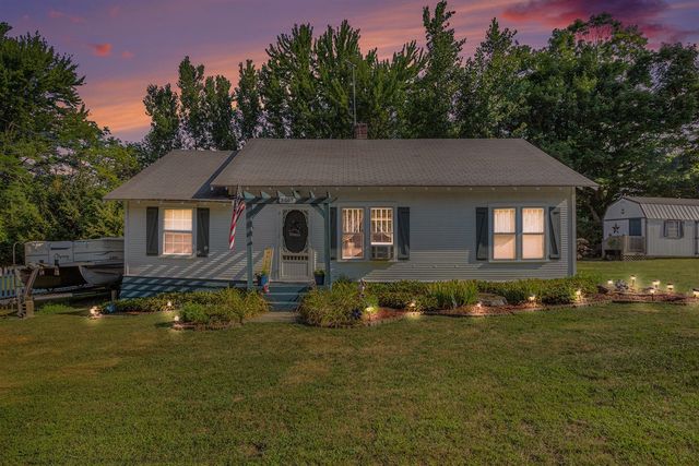 8663 Little Paw Paw Avenue, Watervliet, MI 49098