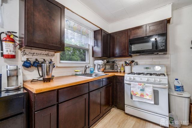 520 N Park Drive N, Perth Amboy, NJ 08861