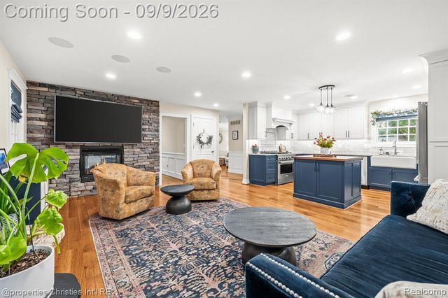 932 Roselawn Drive, Rochester, MI 48307
