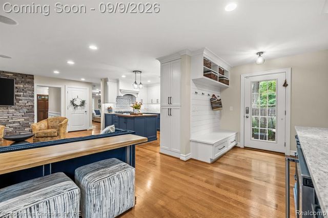 932 Roselawn Drive, Rochester, MI 48307