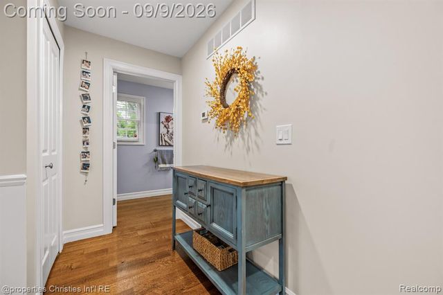 932 Roselawn Drive, Rochester, MI 48307