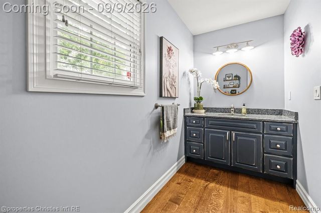 932 Roselawn Drive, Rochester, MI 48307