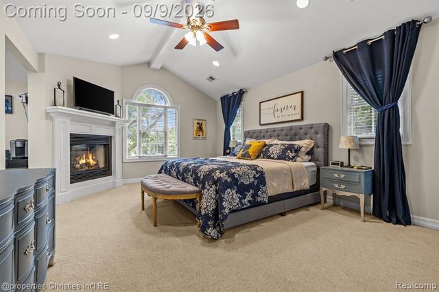 932 Roselawn Drive, Rochester, MI 48307