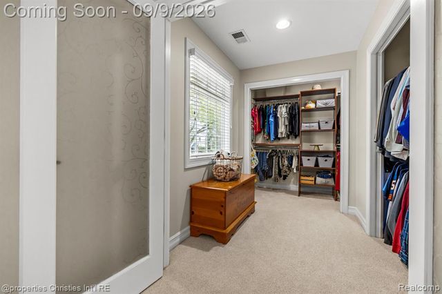 932 Roselawn Drive, Rochester, MI 48307