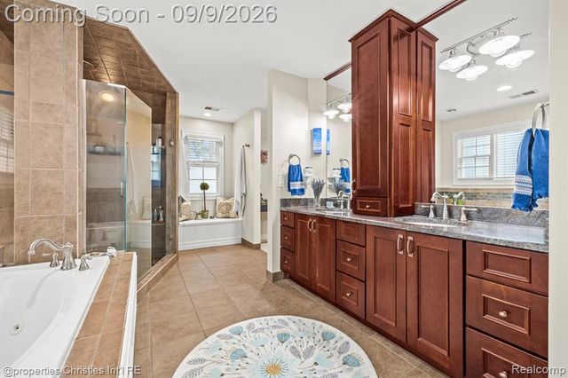 932 Roselawn Drive, Rochester, MI 48307
