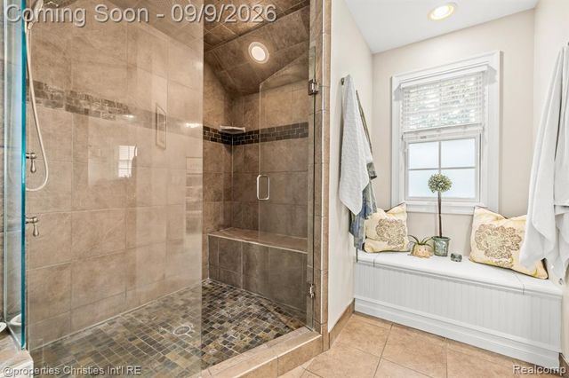 932 Roselawn Drive, Rochester, MI 48307