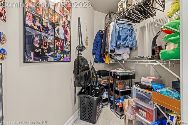 932 Roselawn Drive, Rochester, MI 48307