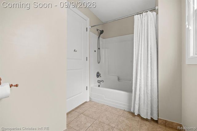 932 Roselawn Drive, Rochester, MI 48307