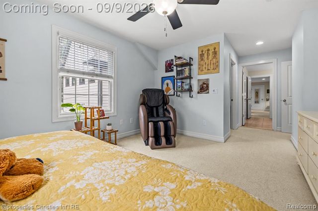 932 Roselawn Drive, Rochester, MI 48307