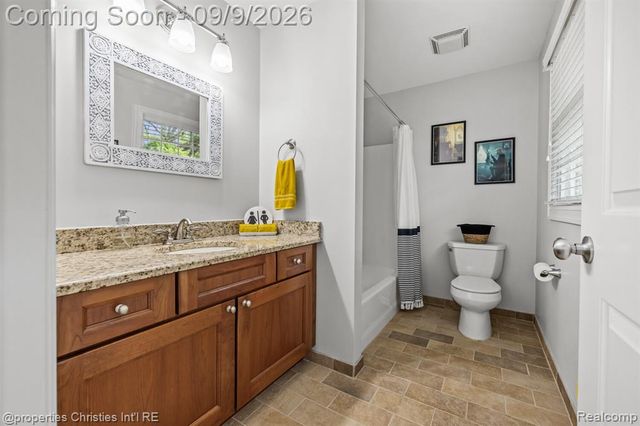 932 Roselawn Drive, Rochester, MI 48307