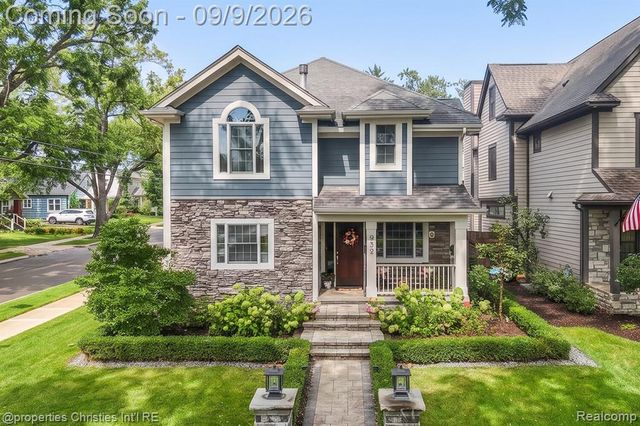 932 Roselawn Drive, Rochester, MI 48307