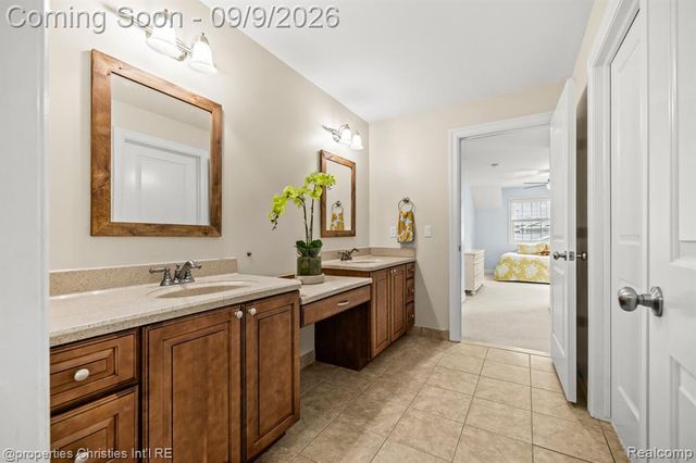 932 Roselawn Drive, Rochester, MI 48307