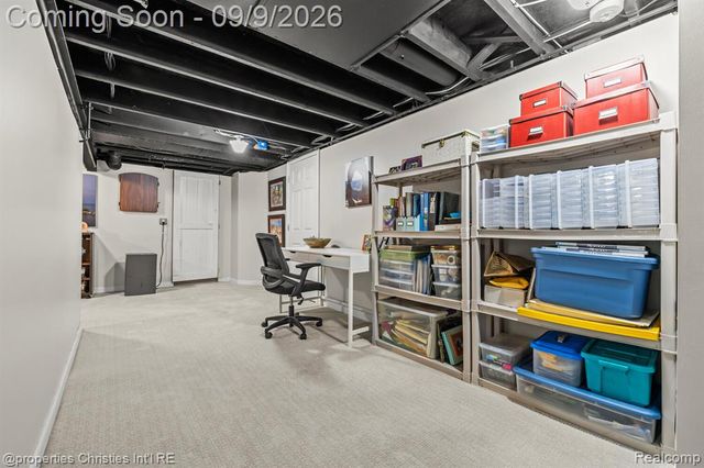 932 Roselawn Drive, Rochester, MI 48307