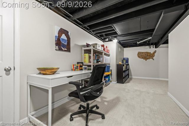 932 Roselawn Drive, Rochester, MI 48307