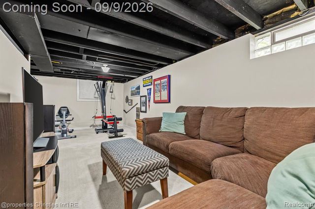 932 Roselawn Drive, Rochester, MI 48307