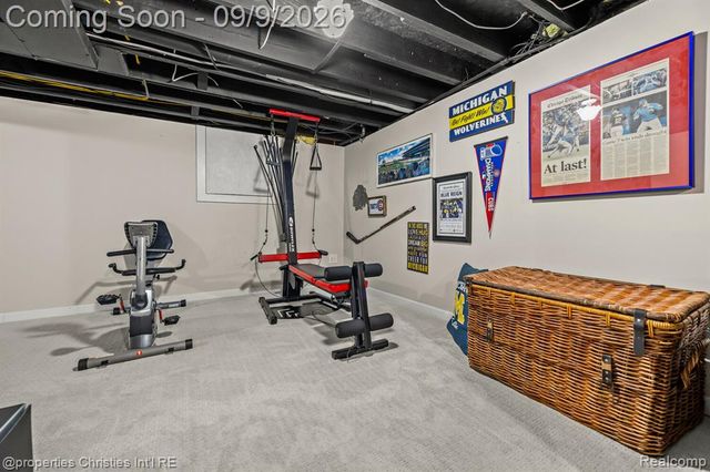 932 Roselawn Drive, Rochester, MI 48307
