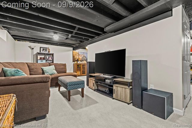 932 Roselawn Drive, Rochester, MI 48307
