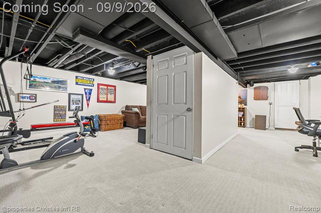 932 Roselawn Drive, Rochester, MI 48307