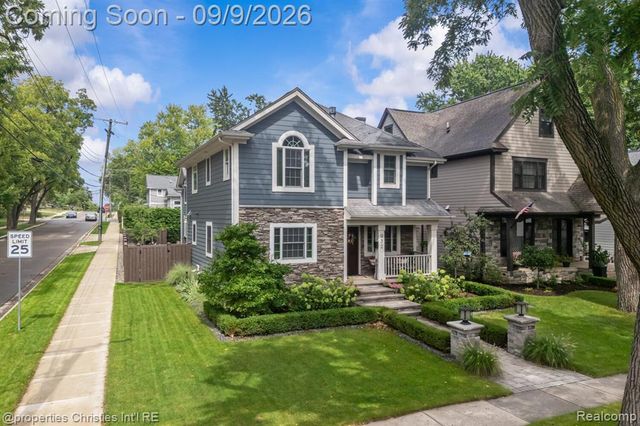 932 Roselawn Drive, Rochester, MI 48307