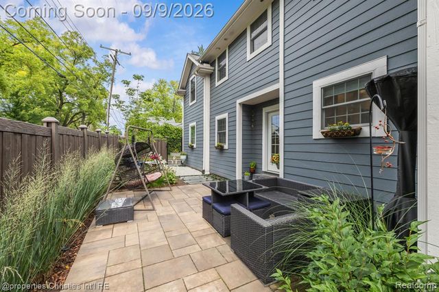 932 Roselawn Drive, Rochester, MI 48307