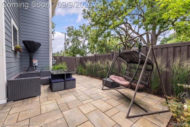 932 Roselawn Drive, Rochester, MI 48307