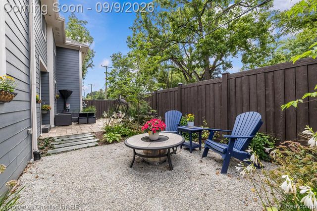 932 Roselawn Drive, Rochester, MI 48307